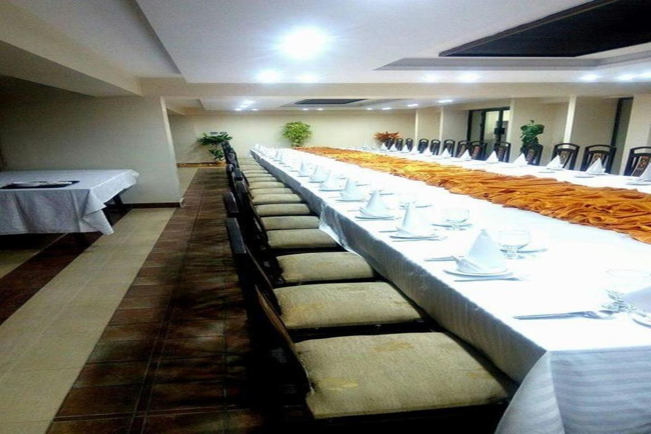 Bling Hotel International Multan Buitenkant foto