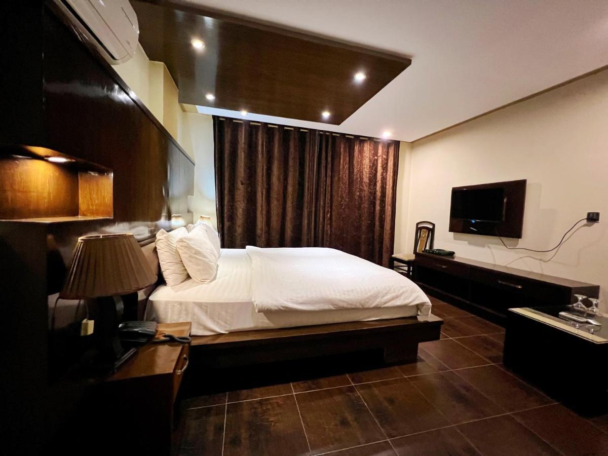 Bling Hotel International Multan Buitenkant foto