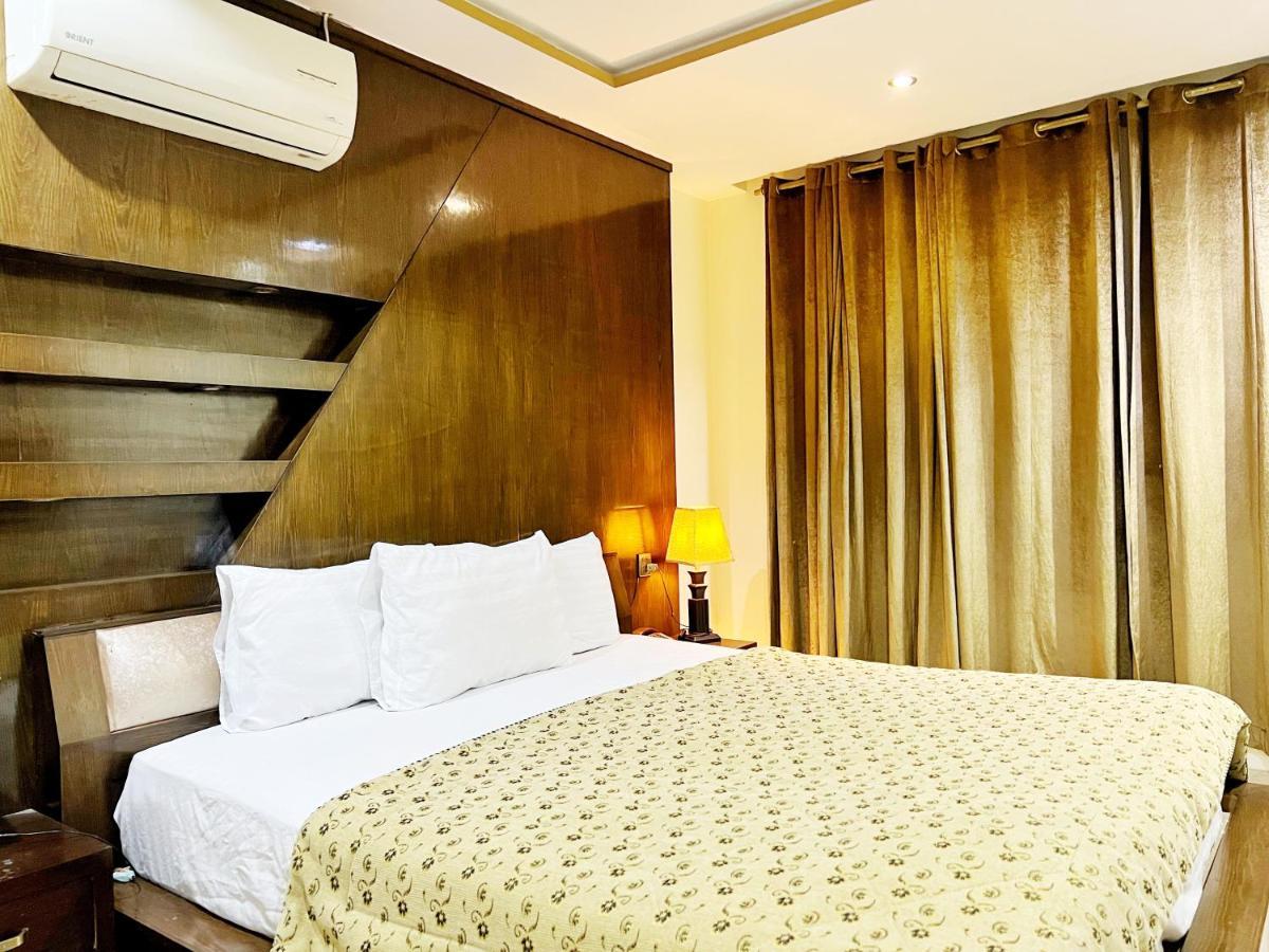 Bling Hotel International Multan Buitenkant foto