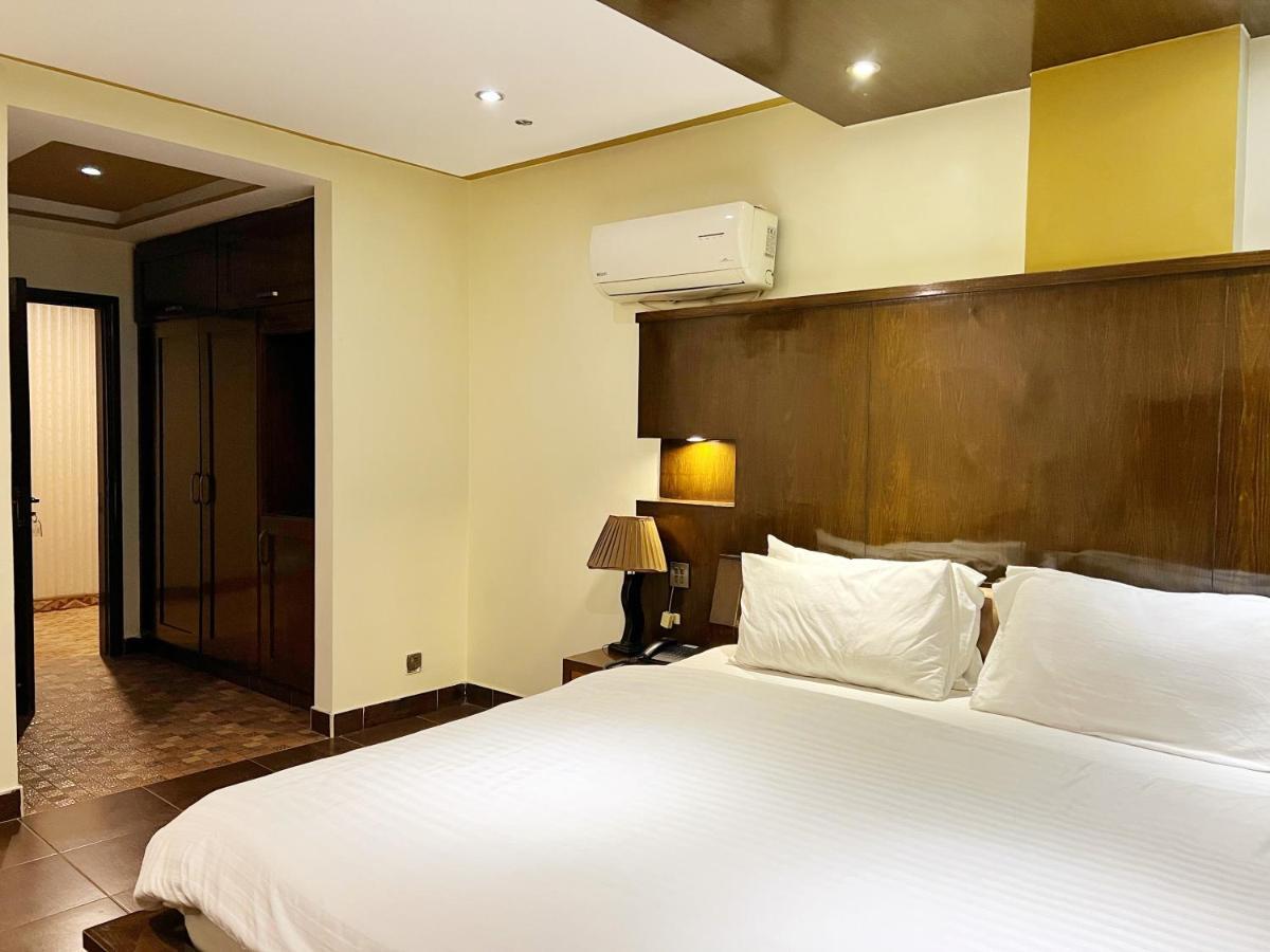 Bling Hotel International Multan Buitenkant foto