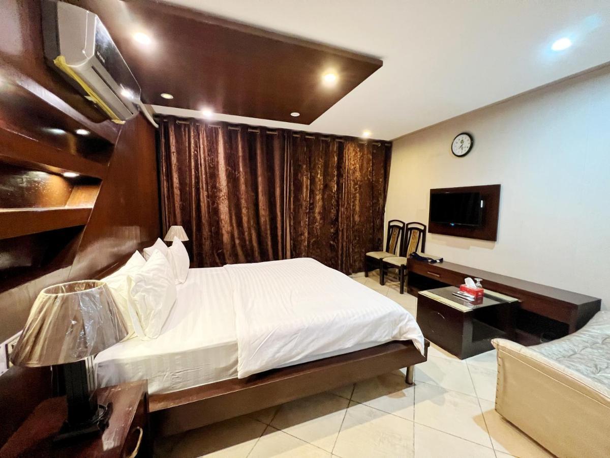 Bling Hotel International Multan Buitenkant foto