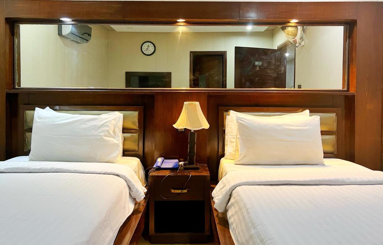 Bling Hotel International Multan Buitenkant foto