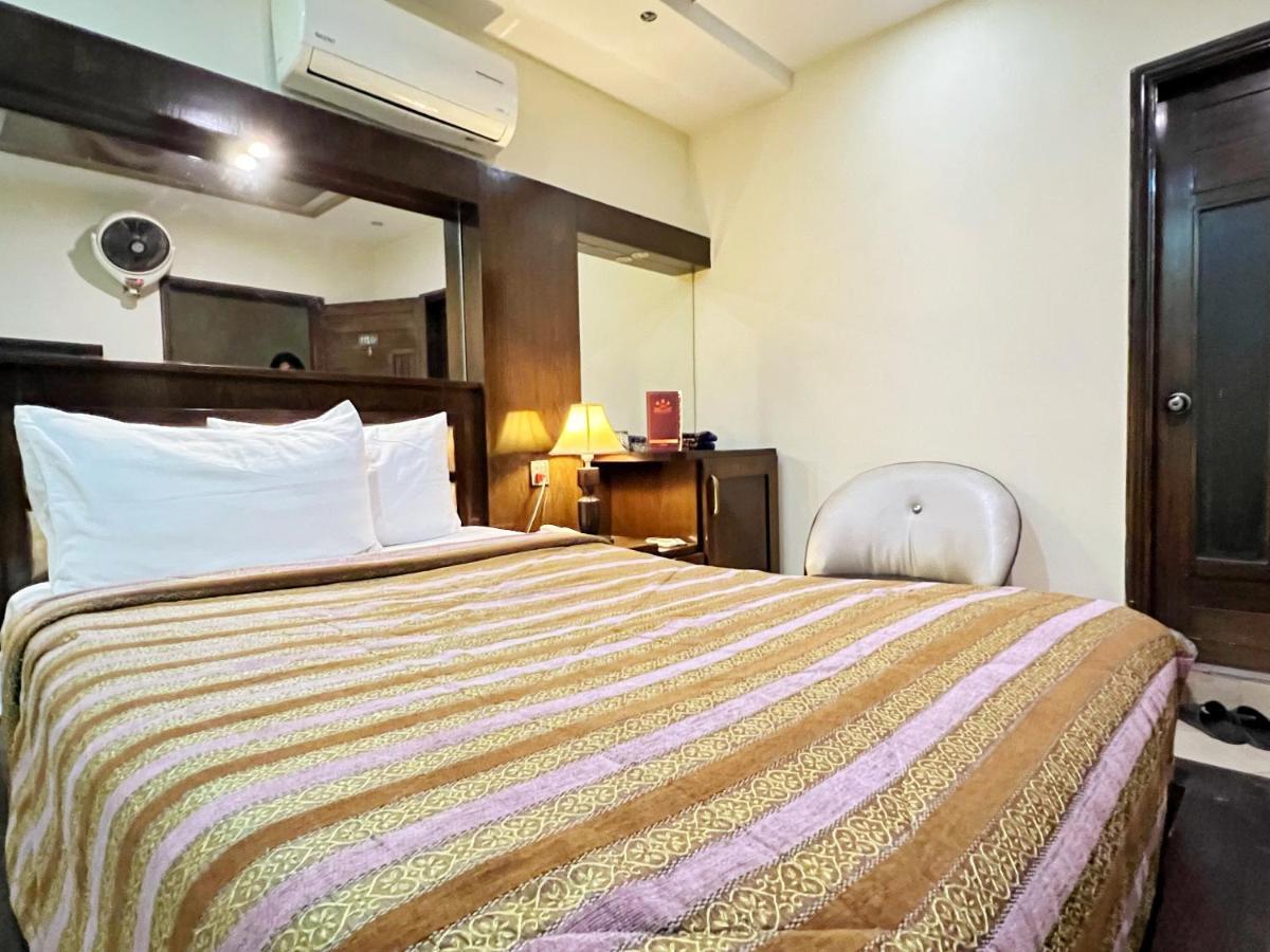 Bling Hotel International Multan Buitenkant foto