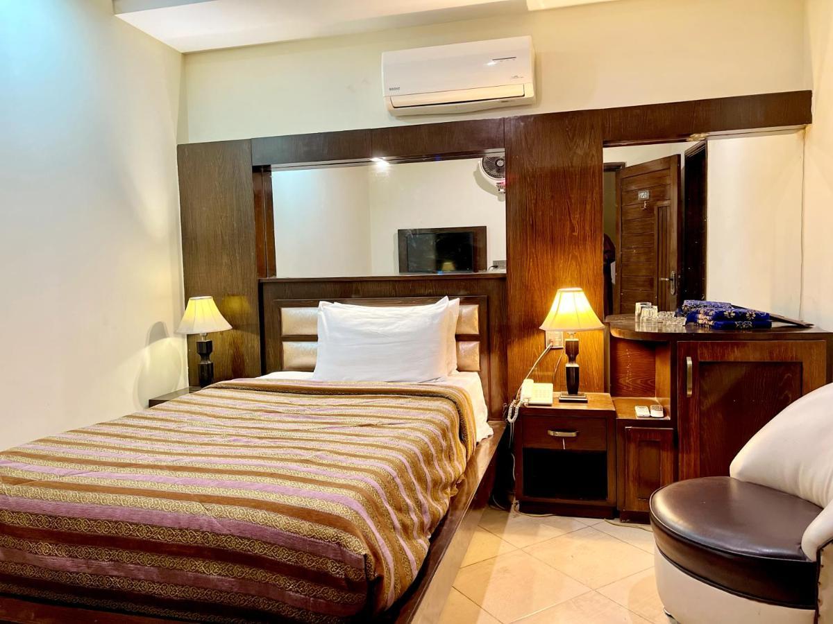 Bling Hotel International Multan Buitenkant foto