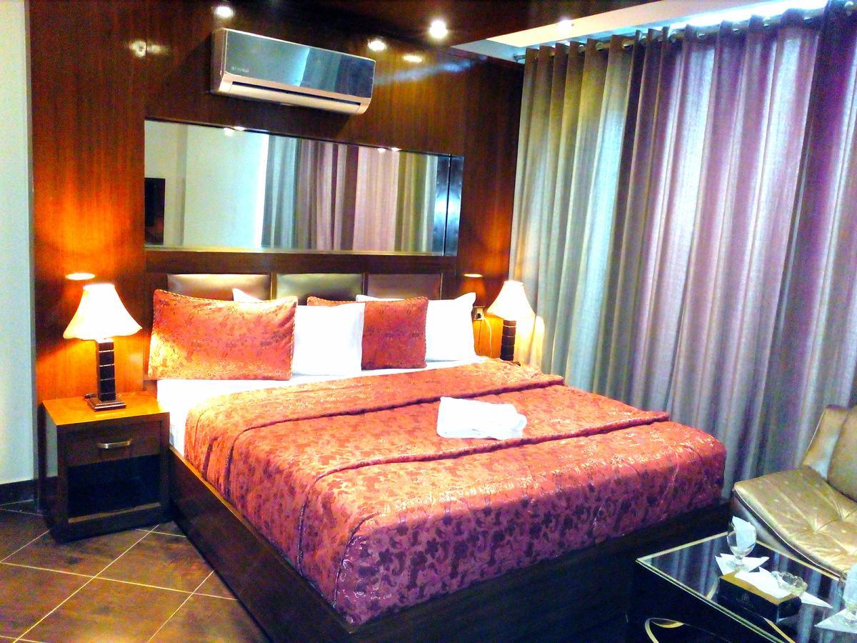 Bling Hotel International Multan Buitenkant foto