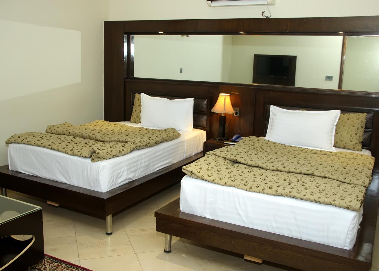 Bling Hotel International Multan Buitenkant foto
