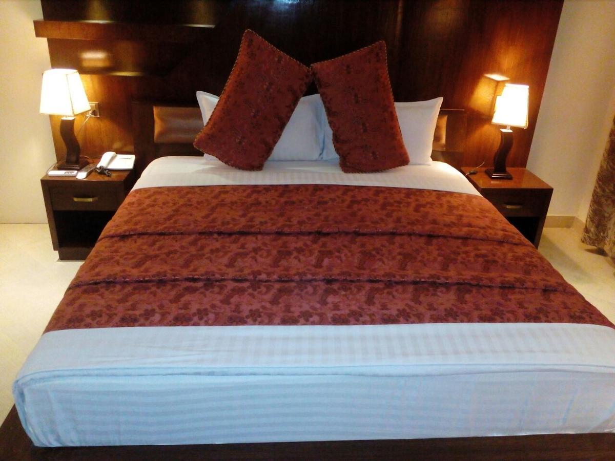 Bling Hotel International Multan Buitenkant foto
