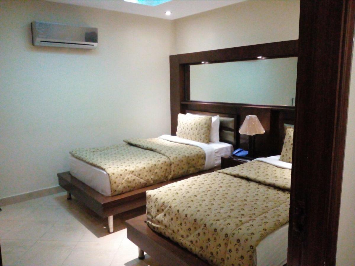 Bling Hotel International Multan Buitenkant foto
