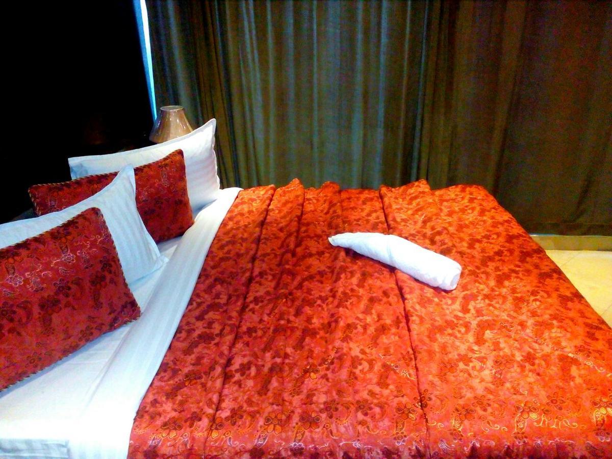 Bling Hotel International Multan Buitenkant foto