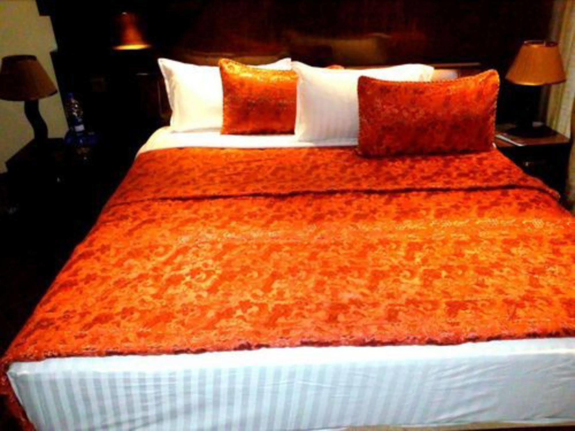 Bling Hotel International Multan Buitenkant foto