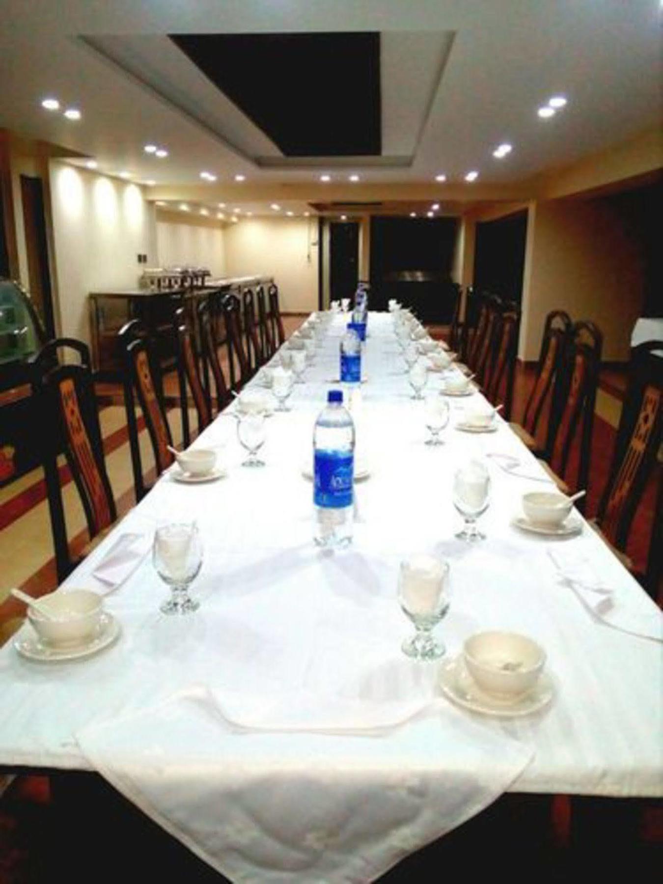 Bling Hotel International Multan Buitenkant foto
